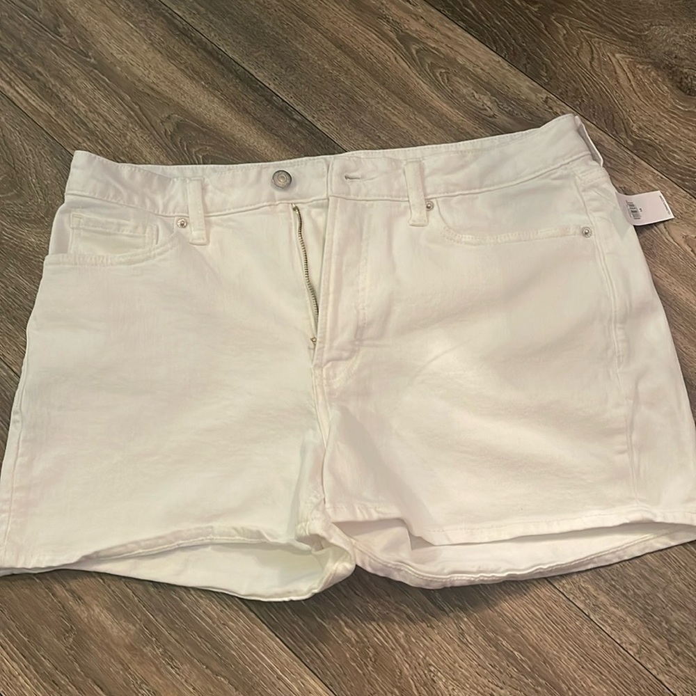 Old Navy Size 12 White Shorts